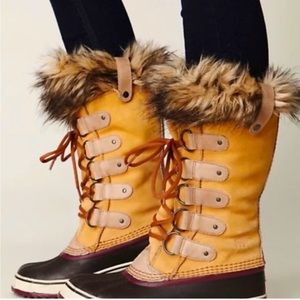 Sorel Joan of Arctic fur-lined boot, size 7.